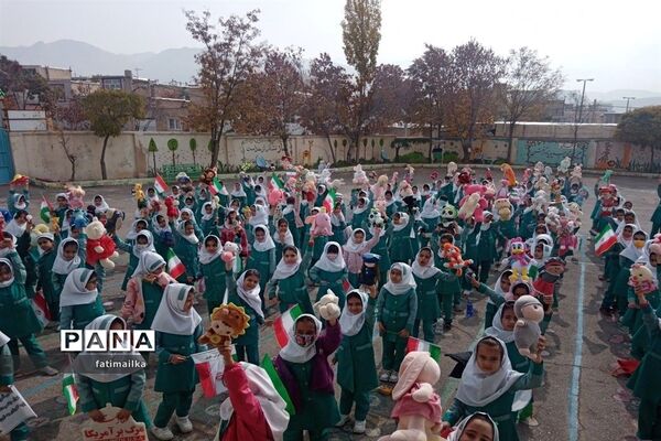 دانش‌آموزان دبستان فرشتگان شهرستان فیروزکوه روز دانش‌آموز را گرامی داشتند