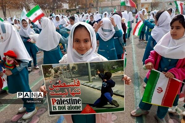 دانش‌آموزان دبستان فرشتگان شهرستان فیروزکوه روز دانش‌آموز را گرامی داشتند