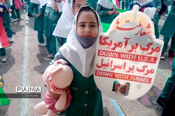 دانش‌آموزان دبستان فرشتگان شهرستان فیروزکوه روز دانش‌آموز را گرامی داشتند