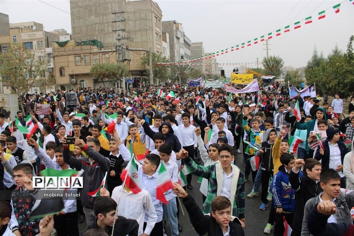 بهارستانی ها زیر باران گل کاشتند/ فیلم