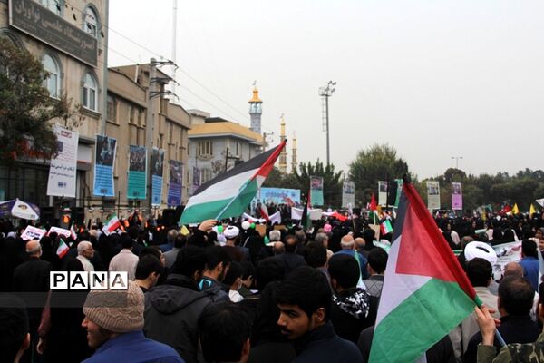 حضور دانش‌آموزان ناحیه‌یک شهرری در راهپیمایی یوم‌الله ۱۳ آبان