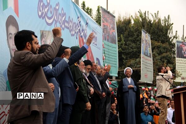 حضور دانش‌آموزان ناحیه‌یک شهرری در راهپیمایی یوم‌الله ۱۳ آبان