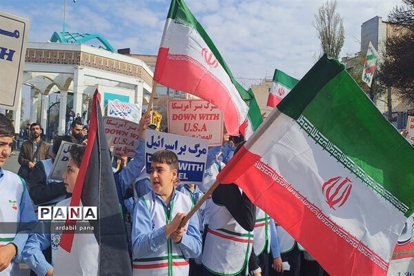 حضور پرشور اعضای سازمان دانش‌آموزی استان اردبیل در راهپیمایی یوم الله ۱۳ آبان