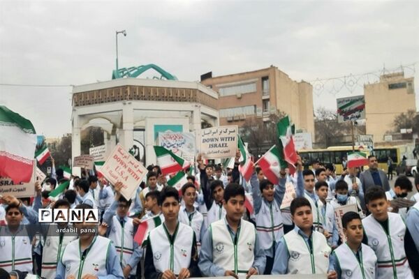 حضور پرشور اعضای سازمان دانش‌آموزی استان اردبیل در راهپیمایی یوم الله ۱۳ آبان
