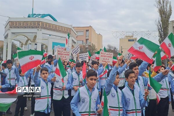 حضور پرشور اعضای سازمان دانش‌آموزی استان اردبیل در راهپیمایی یوم الله ۱۳ آبان