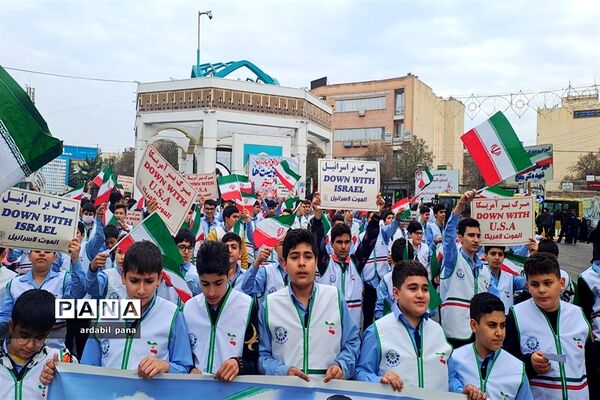 حضور پرشور اعضای سازمان دانش‌آموزی استان اردبیل در راهپیمایی یوم الله ۱۳ آبان