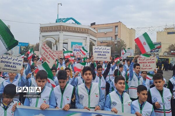 حضور پرشور اعضای سازمان دانش‌آموزی استان اردبیل در راهپیمایی یوم الله ۱۳ آبان