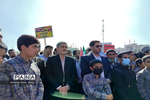 حضور دانش‌آموزان شیرازی در راهپیمایی ۱۳آبان