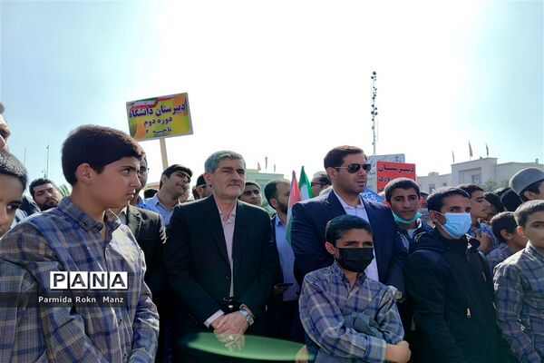 حضور دانش‌آموزان شیرازی در راهپیمایی ۱۳آبان