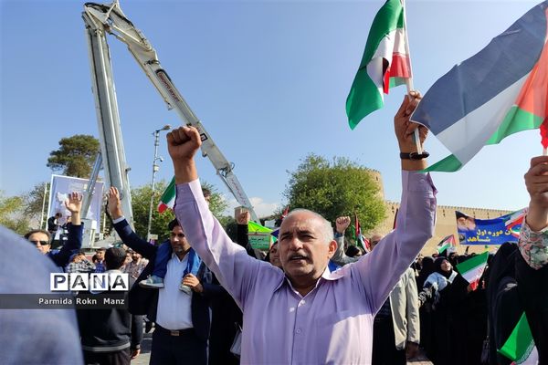 حضور دانش‌آموزان شیرازی در راهپیمایی ۱۳آبان