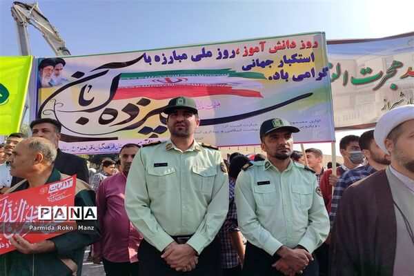 حضور دانش‌آموزان شیرازی در راهپیمایی ۱۳آبان