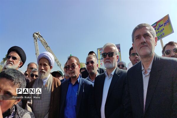 حضور دانش‌آموزان شیرازی در راهپیمایی ۱۳آبان