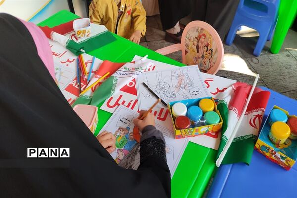 حضور دانش‌آموزان شیرازی در راهپیمایی ۱۳آبان