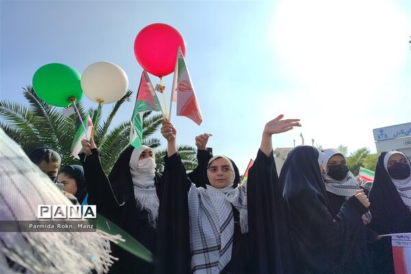 حضور دانش‌آموزان شیرازی در راهپیمایی ۱۳آبان