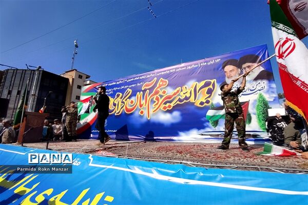 حضور دانش‌آموزان شیرازی در راهپیمایی ۱۳آبان