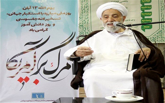 خداوند رعب و ترس و وحشت را در قلوب آمریکایی‌ها حاکم کرد و خودشان را باختند