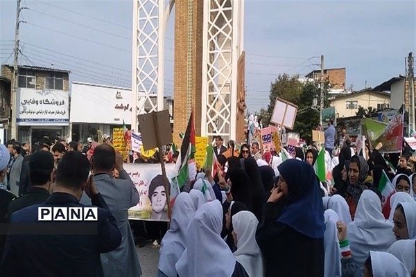 راهپیمایی روز دانش‌آموز در شهرستان میاندورود