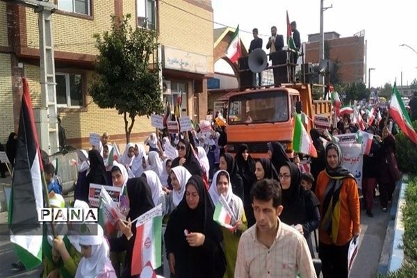 راهپیمایی روز دانش‌آموز در شهرستان میاندورود