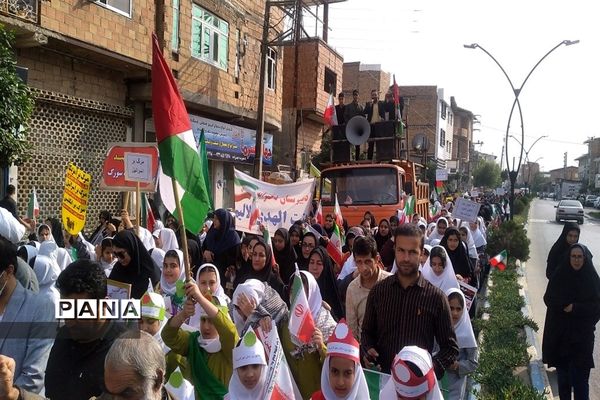 راهپیمایی روز دانش‌آموز در شهرستان میاندورود