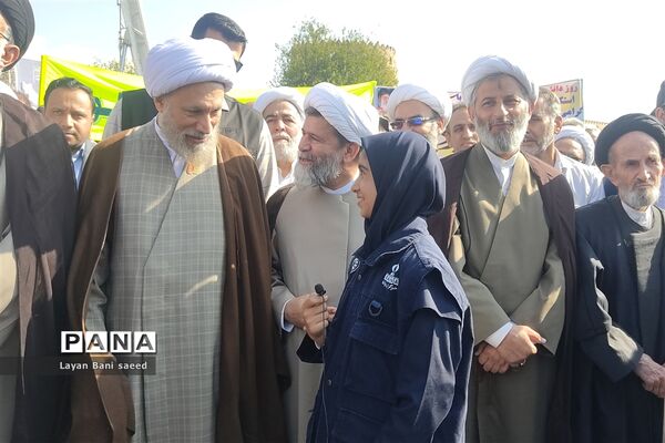 تجمع  پرشوردانش‌آموزان شیرازی در مبارزه با  استکبار