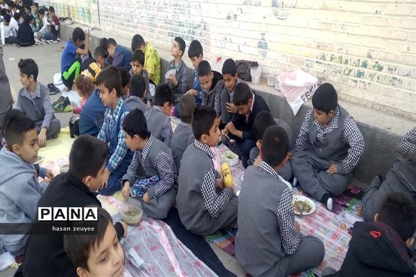 مراسم 13آبان در مدرسه شهید ندافی