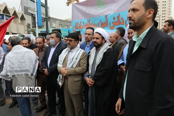راهپیمایی یوم الله ۱۳ آبان از میدان بسیج تا حرم مطهر رضوی