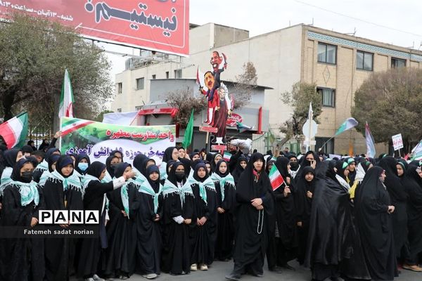 راهپیمایی یوم الله ۱۳ آبان از میدان بسیج تا حرم مطهر رضوی