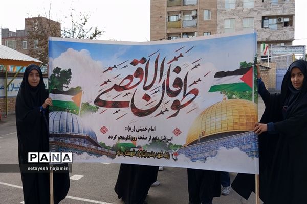 تجمع دانش‌آموزان شهرستان ساوه به‌مناسبت ۱۳ آبان