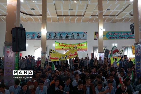 تجمع دانش‌آموزان شهرستان ساوه به‌مناسبت ۱۳ آبان