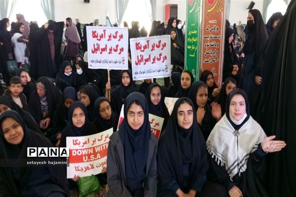 تجمع دانش‌آموزان شهرستان ساوه به‌مناسبت ۱۳ آبان