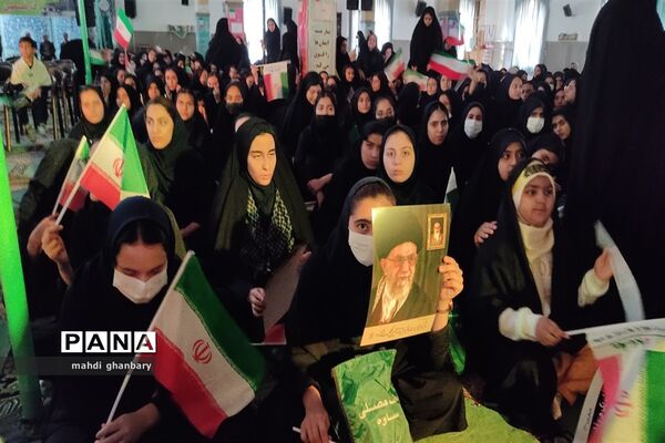 تجمع دانش‌آموزان شهرستان ساوه به‌مناسبت ۱۳ آبان