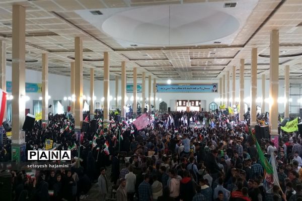 تجمع دانش‌آموزان شهرستان ساوه به‌مناسبت ۱۳ آبان