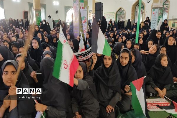 تجمع دانش‌آموزان شهرستان ساوه به‌مناسبت ۱۳ آبان