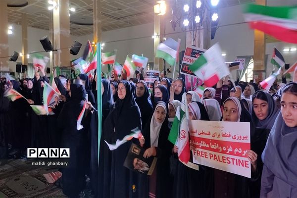 تجمع دانش‌آموزان شهرستان ساوه به‌مناسبت ۱۳ آبان