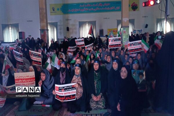 تجمع دانش‌آموزان شهرستان ساوه به‌مناسبت ۱۳ آبان