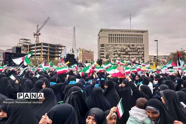 اجتماع بزرگ یوم الله ۱۳ آبان ماه و روز دانش‌آموز در مشهد