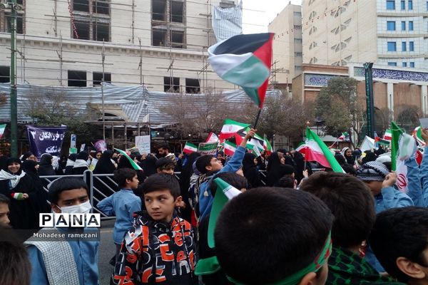 حضور پرشور و حماسی دانش‌آموزان و فرهنگیان استان خراسان رضوی در یوم الله ۱۳ آبان