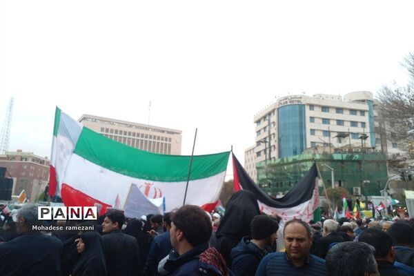 حضور پرشور و حماسی دانش‌آموزان و فرهنگیان استان خراسان رضوی در یوم الله ۱۳ آبان