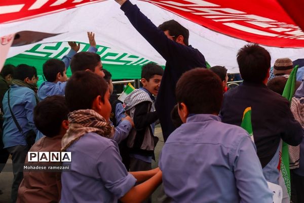 حضور پرشور و حماسی دانش‌آموزان و فرهنگیان استان خراسان رضوی در یوم الله ۱۳ آبان