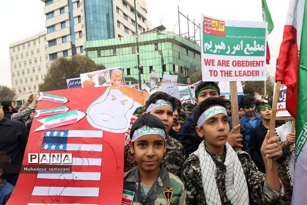 حضور پرشور و حماسی دانش‌آموزان و فرهنگیان استان خراسان رضوی در یوم الله ۱۳ آبان