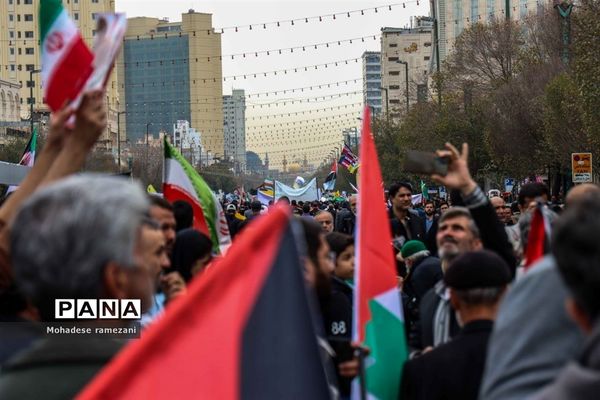 حضور پرشور و حماسی دانش‌آموزان و فرهنگیان استان خراسان رضوی در یوم الله ۱۳ آبان
