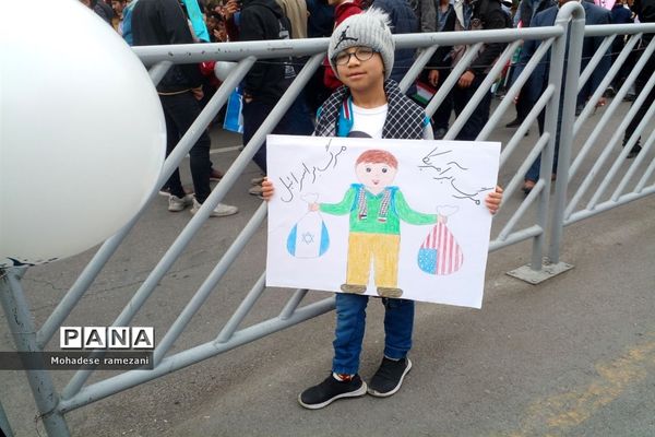 حضور پرشور و حماسی دانش‌آموزان و فرهنگیان استان خراسان رضوی در یوم الله ۱۳ آبان