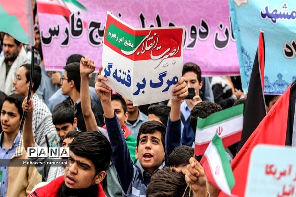 حضور پرشور و حماسی دانش‌آموزان و فرهنگیان استان خراسان رضوی در یوم الله ۱۳ آبان