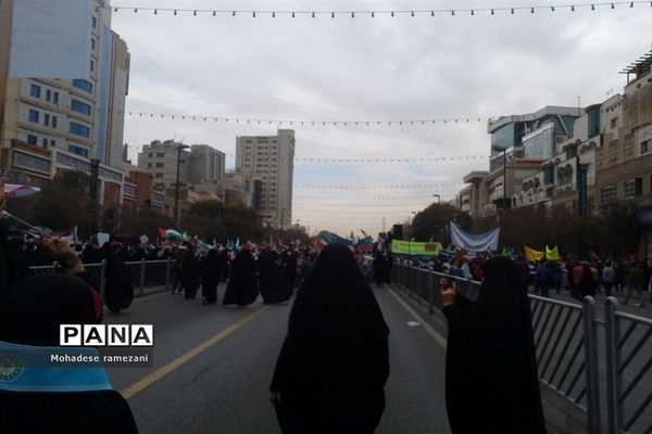 حضور پرشور و حماسی دانش‌آموزان و فرهنگیان استان خراسان رضوی در یوم الله ۱۳ آبان