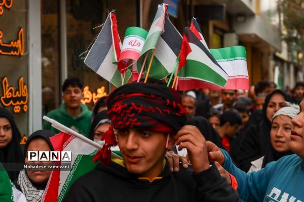 حضور پرشور و حماسی دانش‌آموزان و فرهنگیان استان خراسان رضوی در یوم الله ۱۳ آبان