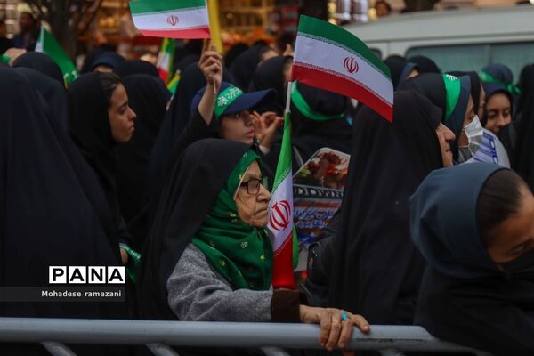 حضور پرشور و حماسی دانش‌آموزان و فرهنگیان استان خراسان رضوی در یوم الله ۱۳ آبان