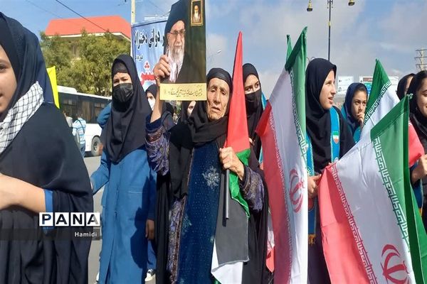 حضوردانش‌آموزان عضو تشکیلات  پیشتازان کهگیلویه و بویراحمد در راهپیمایی 13 آبان