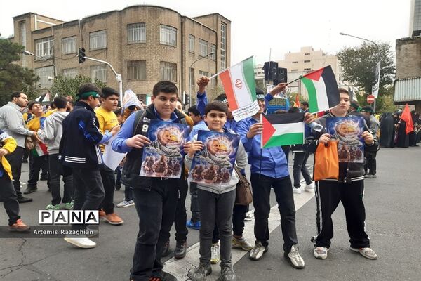 راهپیمایی ۱۳ آبان در تهران