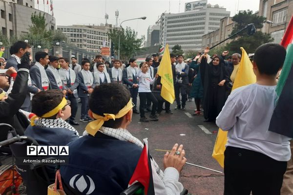 راهپیمایی ۱۳ آبان در تهران