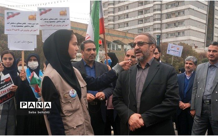 ١٣ آبان روز شناختن حق و باطل است